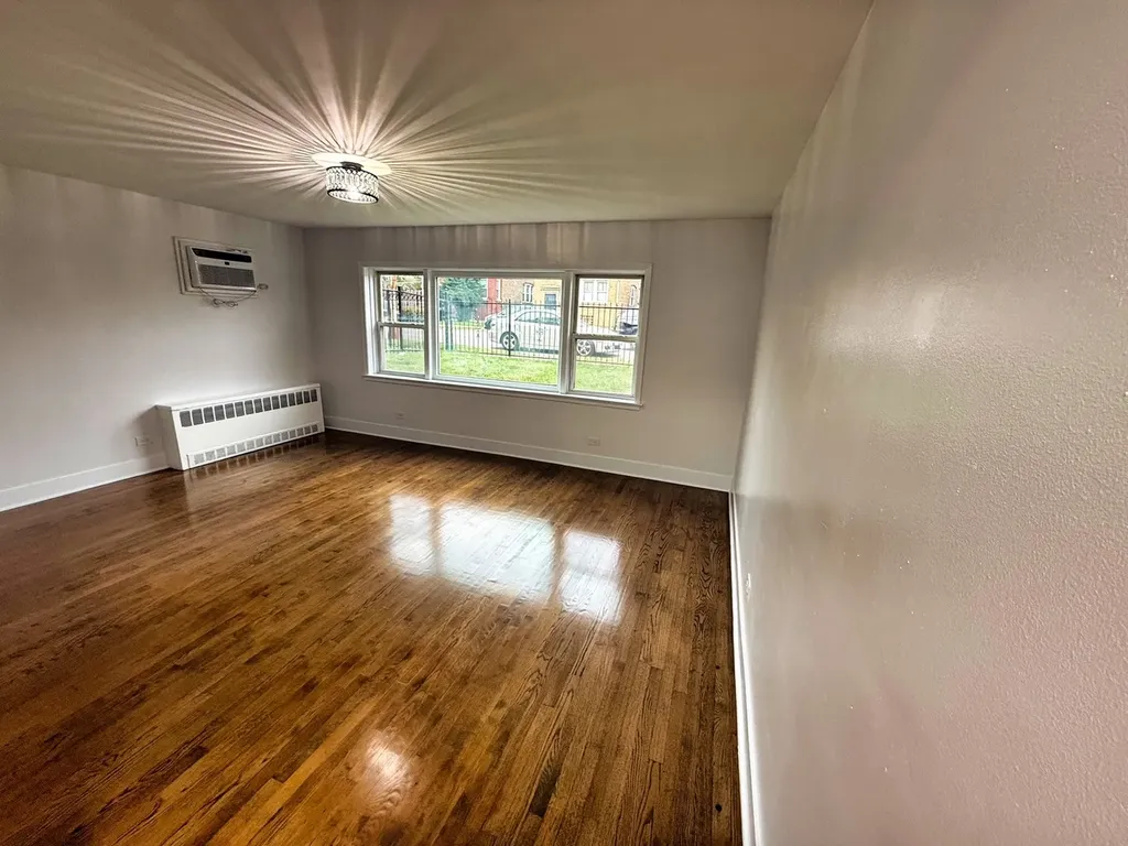 7718 South Jeffery Boulevard Chicago IL 60649
