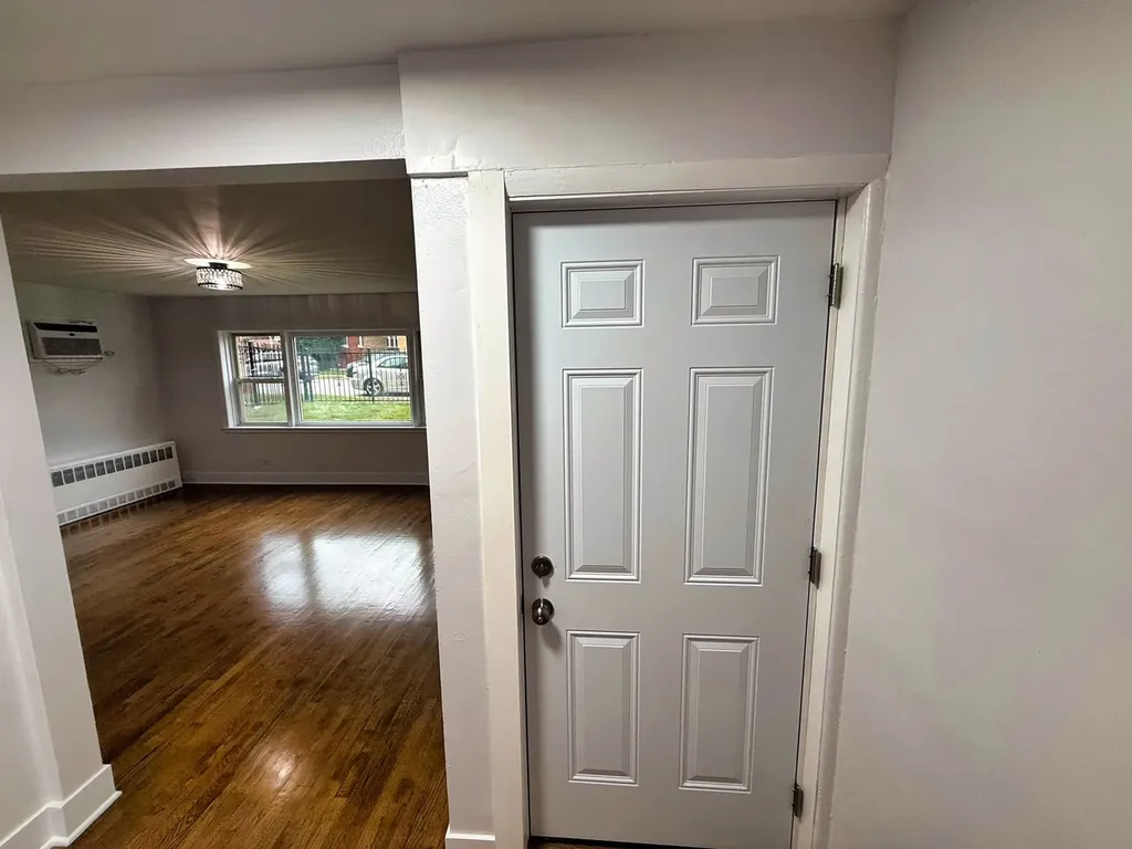 7718 South Jeffery Boulevard Chicago IL 60649