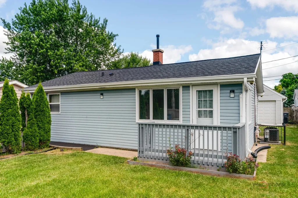 3112 16TH Street North Chicago IL 60064