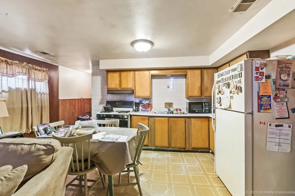 11555 South Peoria Street Chicago IL 60643