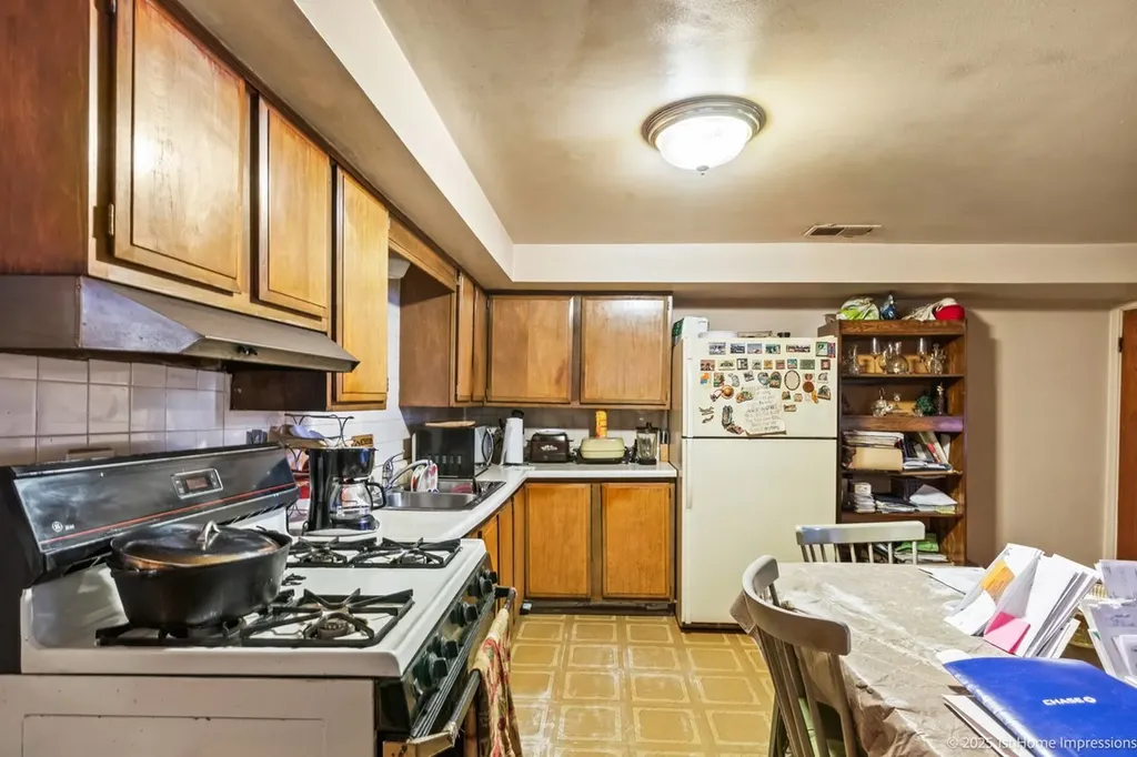 11555 South Peoria Street Chicago IL 60643