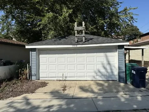 908 Clinton Avenue Oak Park IL 60304
