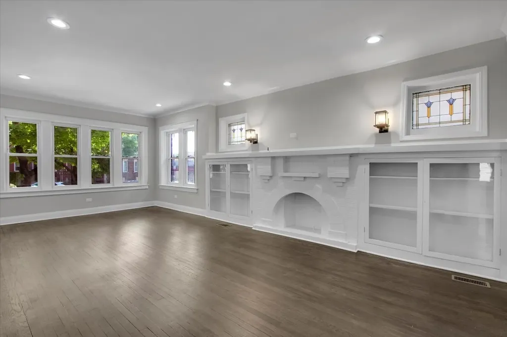 7440 South King Drive Chicago IL 60619