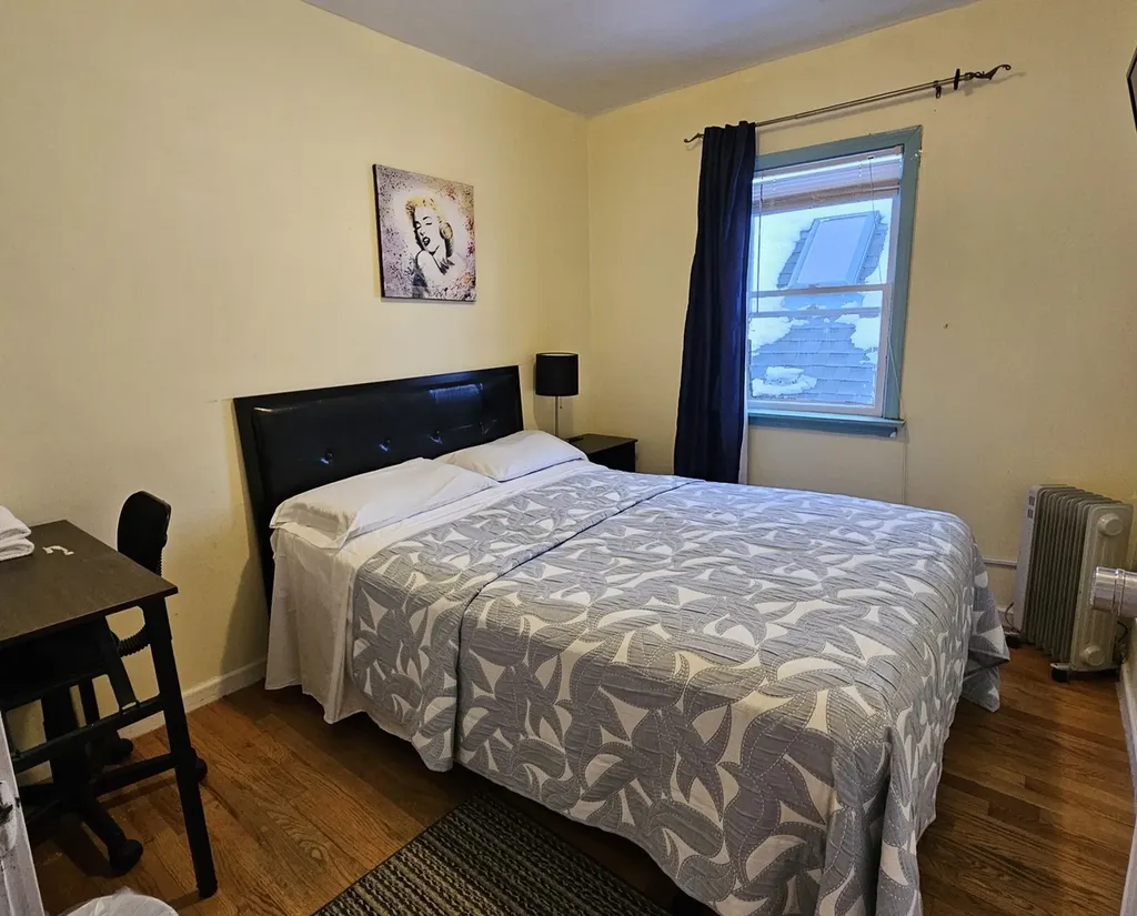 1656 West Hollywood Avenue Chicago IL 60660