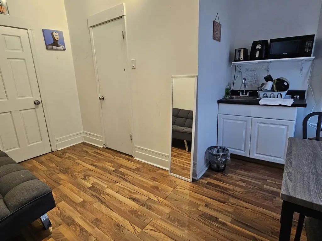 1656 West Hollywood Avenue Chicago IL 60660