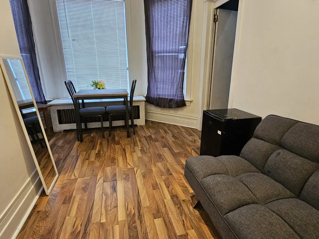 1656 West Hollywood Avenue Chicago IL 60660