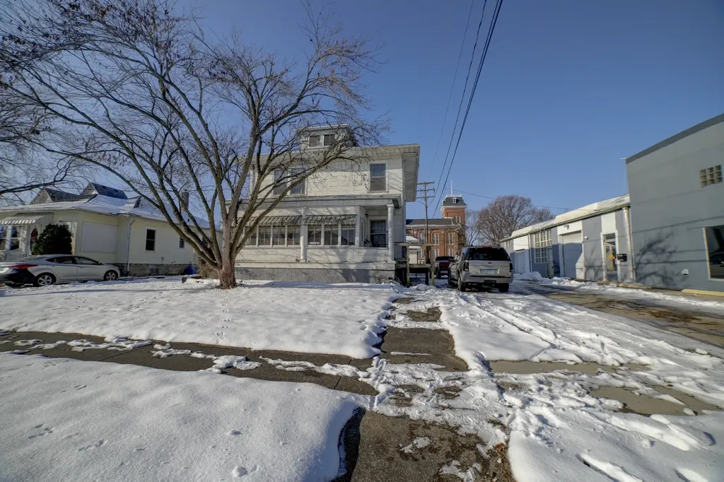215 South 3rd Street Watseka IL 60970