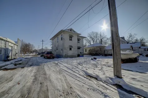 215 South 3rd Street Watseka IL 60970