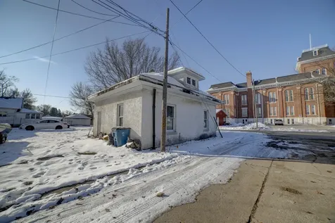 215 South 3rd Street Watseka IL 60970