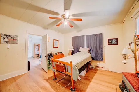 215 South 3rd Street Watseka IL 60970
