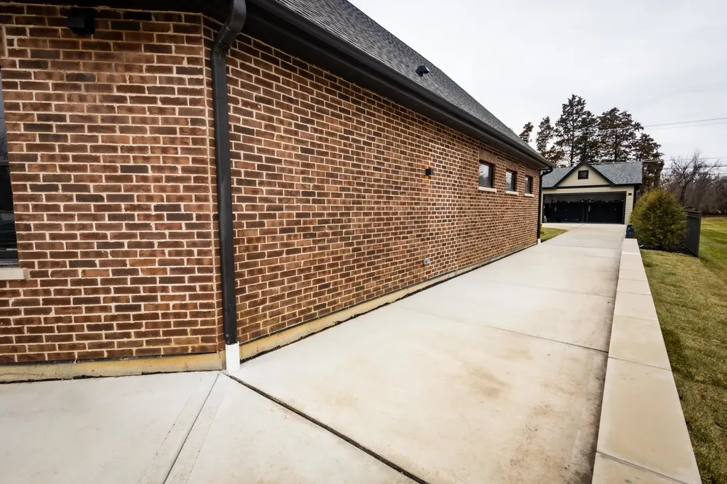 740 67TH Place Willowbrook IL 60527