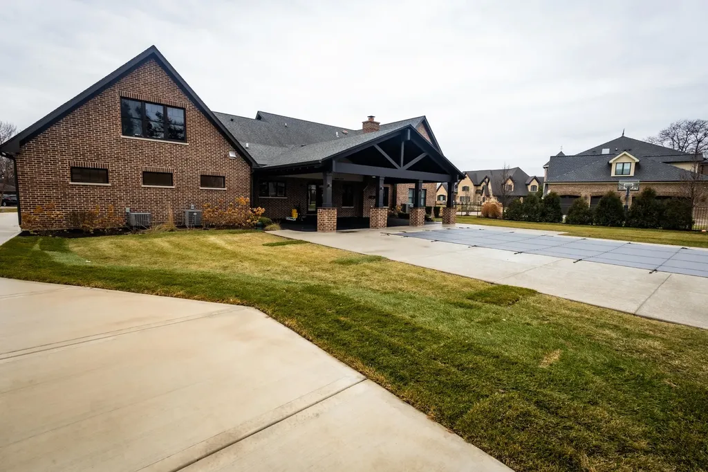 740 67TH Place Willowbrook IL 60527