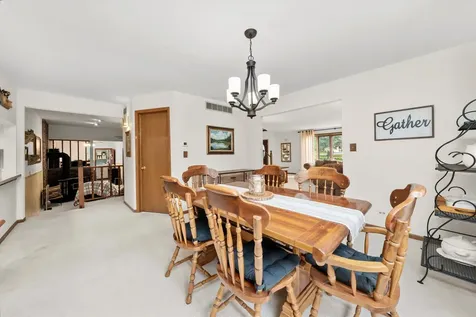 10221 South Eleanor Avenue Palos Hills IL 60465