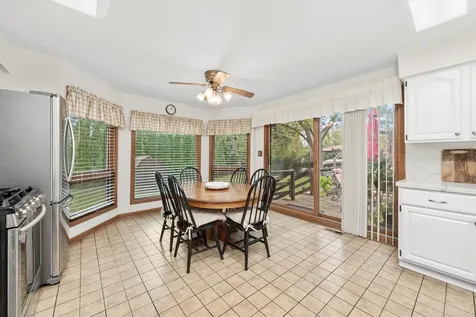 10221 South Eleanor Avenue Palos Hills IL 60465