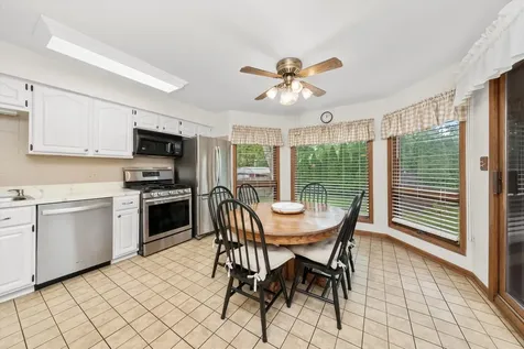 10221 South Eleanor Avenue Palos Hills IL 60465
