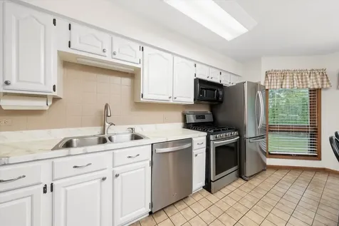 10221 South Eleanor Avenue Palos Hills IL 60465