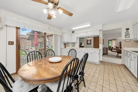 10221 South Eleanor Avenue Palos Hills IL 60465