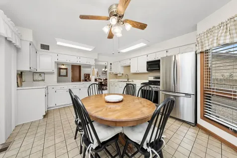 10221 South Eleanor Avenue Palos Hills IL 60465