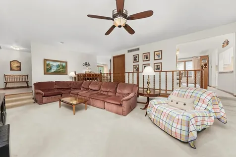 10221 South Eleanor Avenue Palos Hills IL 60465