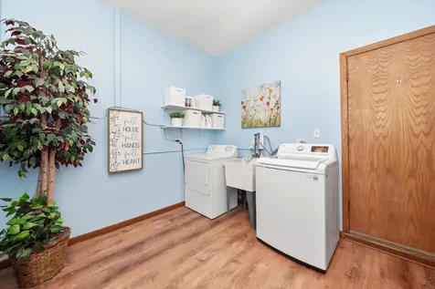 10221 South Eleanor Avenue Palos Hills IL 60465