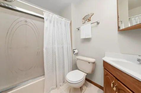 10221 South Eleanor Avenue Palos Hills IL 60465