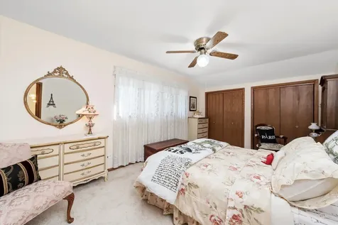10221 South Eleanor Avenue Palos Hills IL 60465