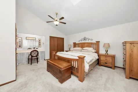 10221 South Eleanor Avenue Palos Hills IL 60465