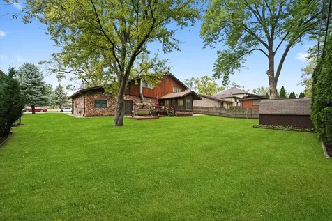 10221 South Eleanor Avenue Palos Hills IL 60465