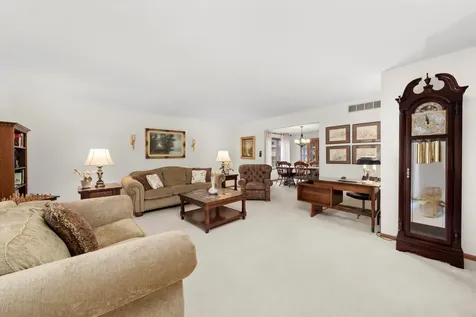 10221 South Eleanor Avenue Palos Hills IL 60465