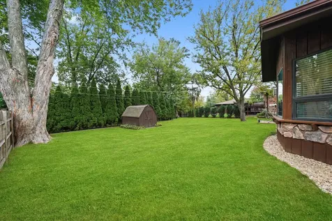 10221 South Eleanor Avenue Palos Hills IL 60465