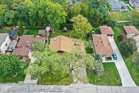 10221 South Eleanor Avenue Palos Hills IL 60465