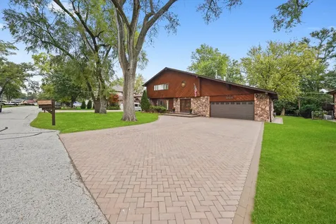10221 South Eleanor Avenue Palos Hills IL 60465