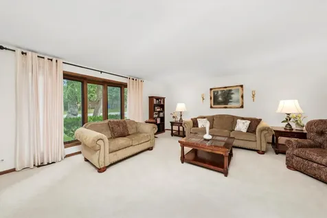 10221 South Eleanor Avenue Palos Hills IL 60465
