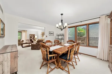 10221 South Eleanor Avenue Palos Hills IL 60465