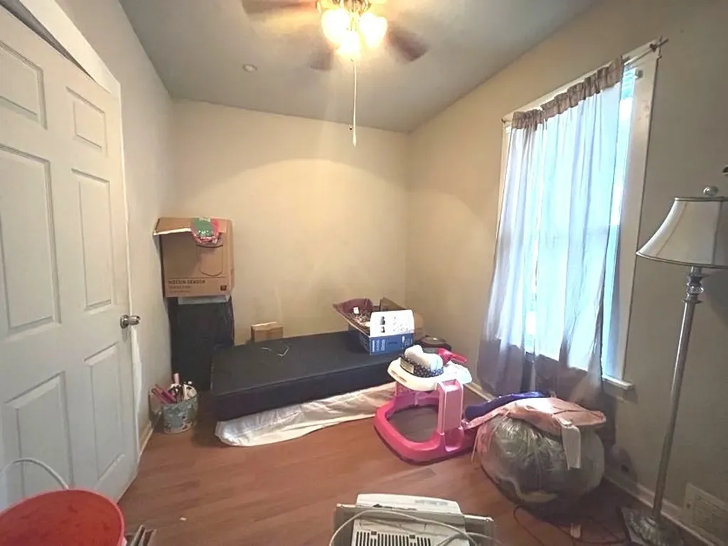 11633 South Parnell Avenue Chicago IL 60628