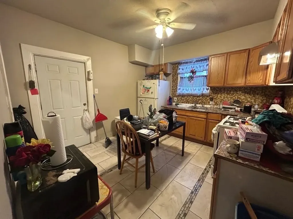 11633 South Parnell Avenue Chicago IL 60628