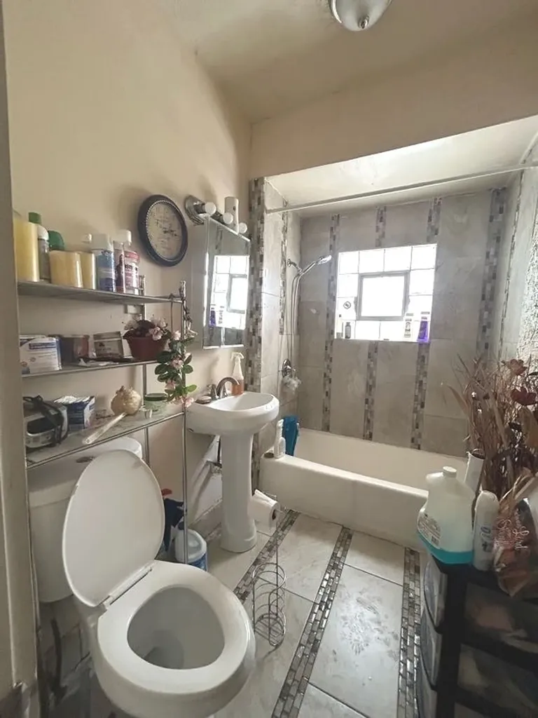 11633 South Parnell Avenue Chicago IL 60628