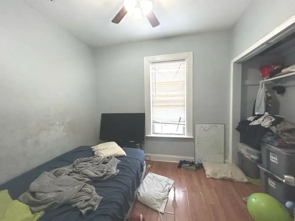 11633 South Parnell Avenue Chicago IL 60628