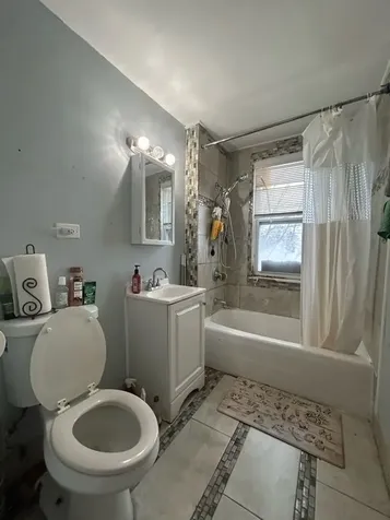 11633 South Parnell Avenue Chicago IL 60628