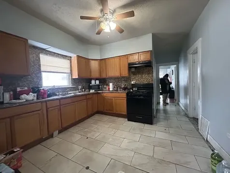 11633 South Parnell Avenue Chicago IL 60628