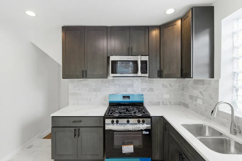 8942 South Aberdeen Street Chicago IL 60620