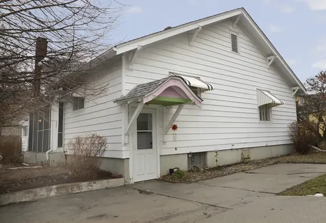 221 East Grove Street Utica IL 61373