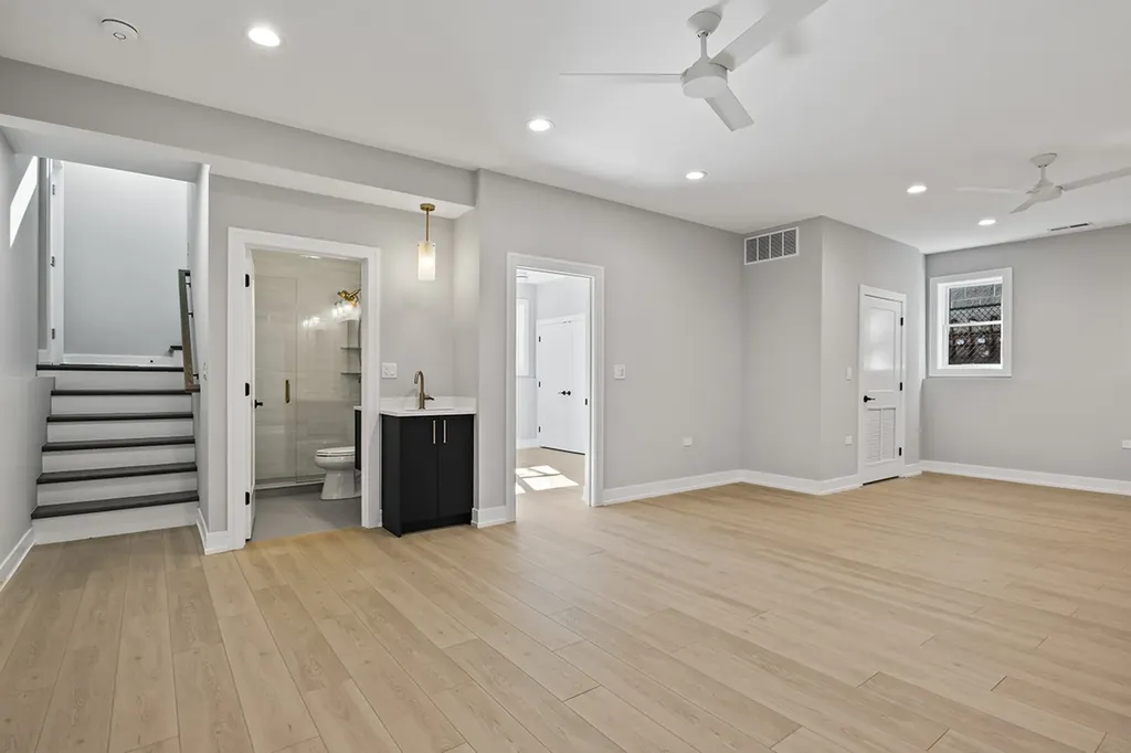 6106 North Hermitage Avenue Chicago IL 60660
