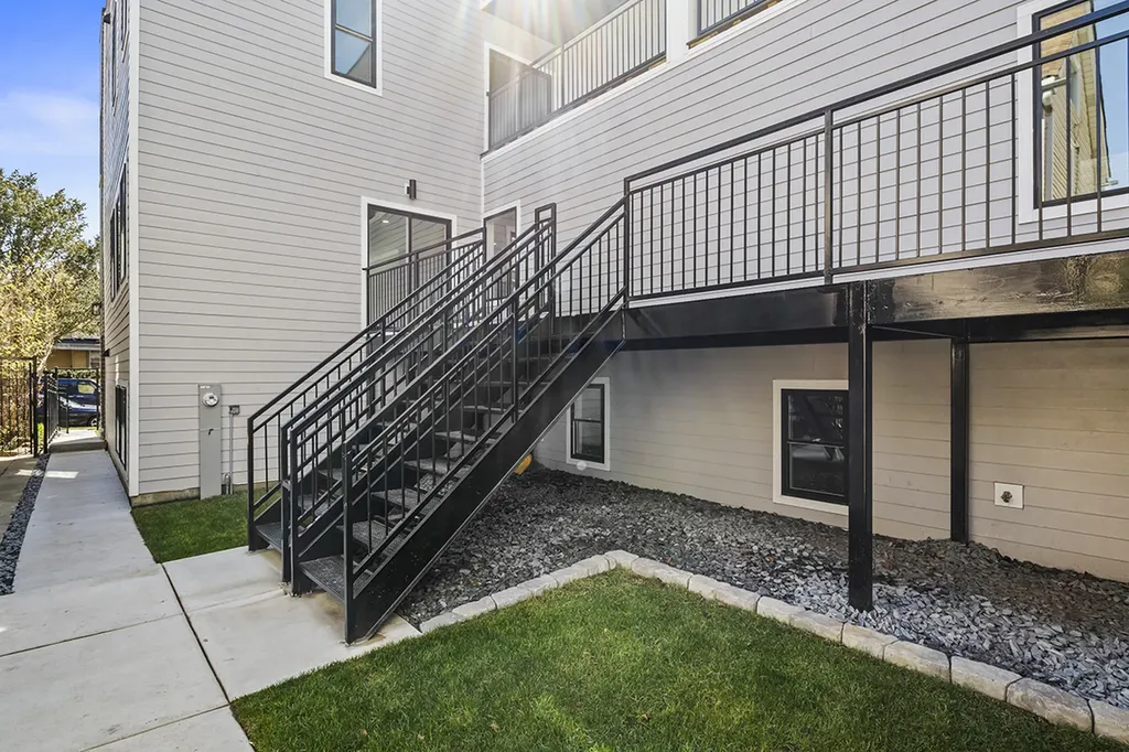 6106 North Hermitage Avenue Chicago IL 60660