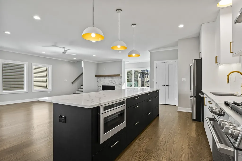 6106 North Hermitage Avenue Chicago IL 60660
