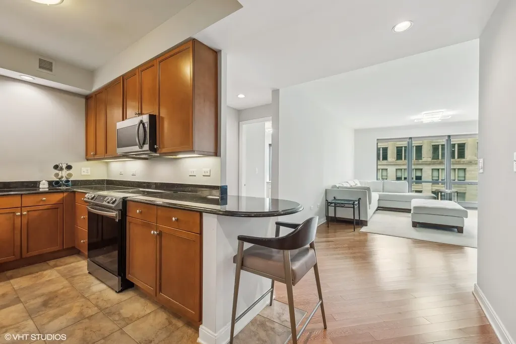130 North Garland Court Chicago IL 60602