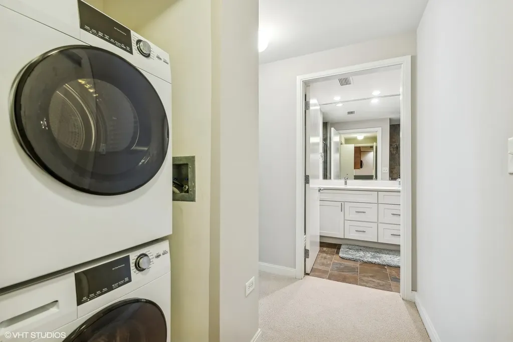 130 North Garland Court Chicago IL 60602