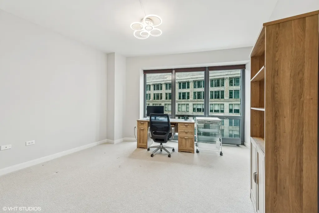 130 North Garland Court Chicago IL 60602