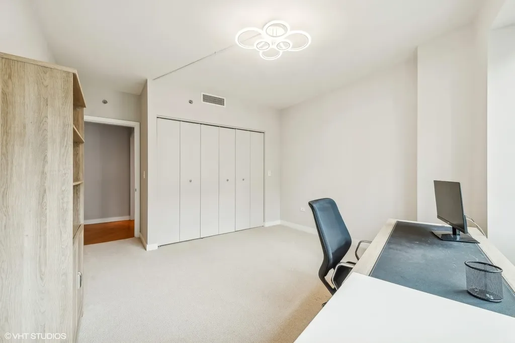 130 North Garland Court Chicago IL 60602