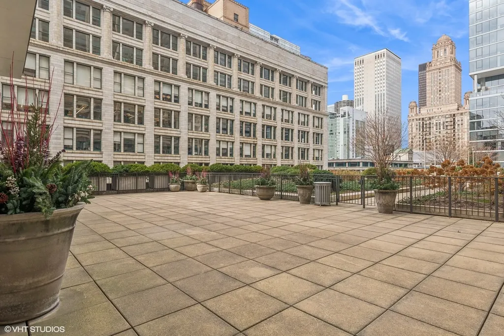 130 North Garland Court Chicago IL 60602